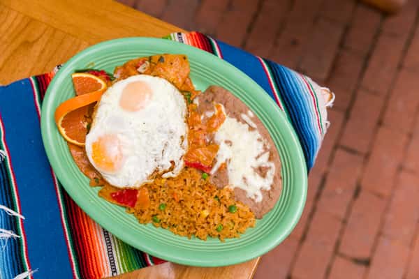 Chilaquiles con Huevos