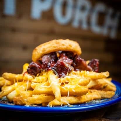 burger with mac and cheese