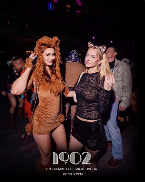 No one does Halloween like 1902.

Thursday, Oct 29 — Frikiween
Friday, Oct 30 — A Nightmare on E-Commerce St.
Saturday, Oct 31 — Horror Nights

Tickets & VIP reservations in bio.

#halloweensatx #satx