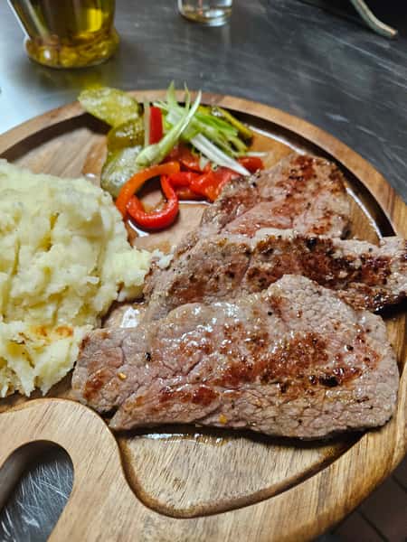 Steak and mashed potato