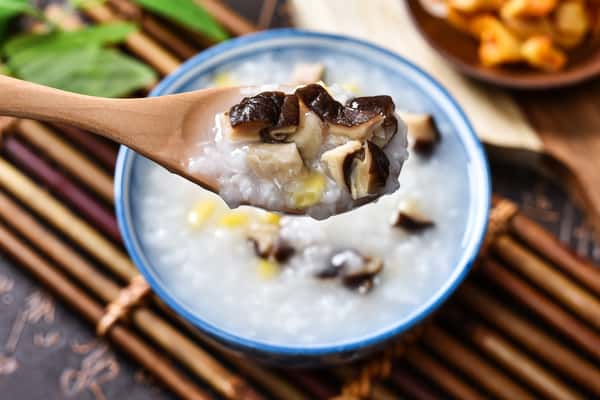 Chicken with Mushroom Congee 冬菇鸡肉粥