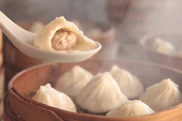 Pork Soup Dumplings (6) 灌汤小笼包