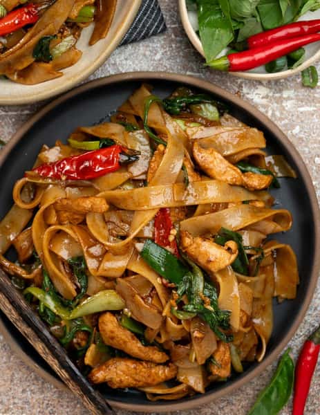 Drunken Noodles 九层塔辣椒炒河粉