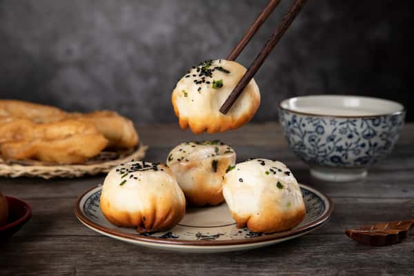 Shanghai Pan Fried Pork Buns (4) 生煎包