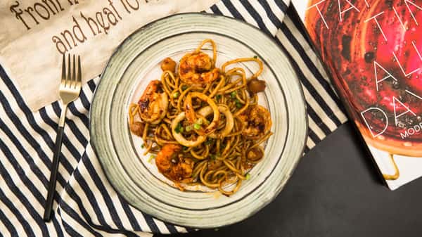 Seafood Lo Mein 海鲜炒面