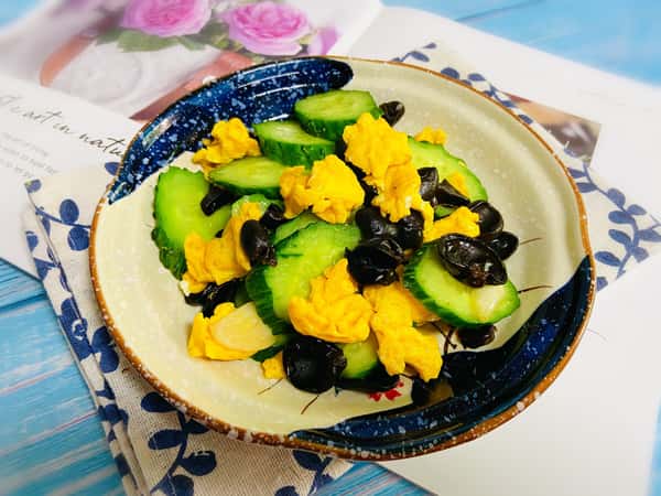 Stir Fried Cucumber with Egg and Wood Ear Mushroom 黄瓜木耳炒鸡蛋