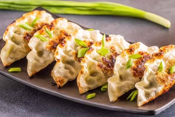 Spicy Chicken Dumplings (6) 辣鸡肉锅贴