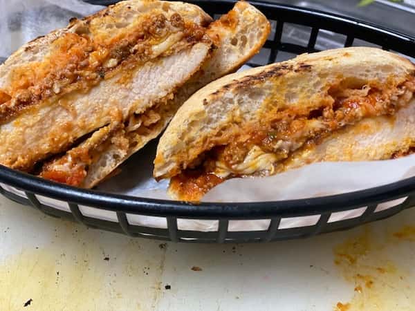 CHICKEN PARMESAN 