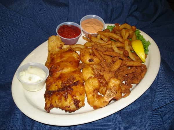 Fried shrimp with French fries and sipping sauce