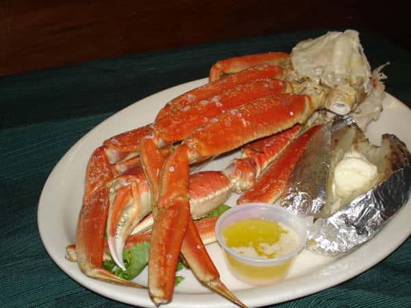 Crab legs with butter dipping sauce