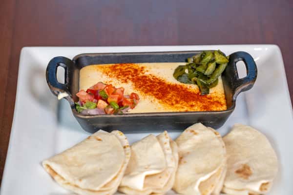 Tortillas and queso