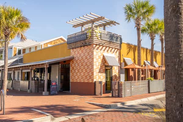 Flying Iguana's building exterior