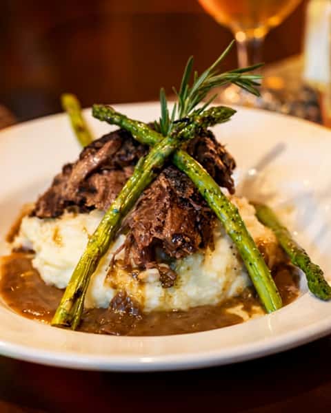 Short ribs, asparagus, red wine demi-glace. This is not a small moment. š„©š·
Book the table and come through.
#steakstreet #hpmkt #highpoint #hpmarket