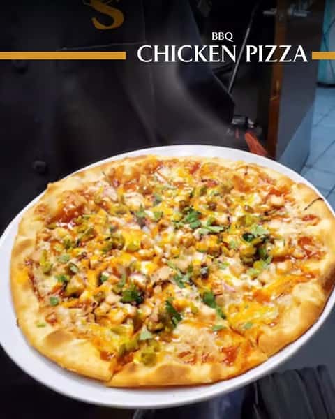Lunch move: BBQ Chicken Pizza on an ultra-thin tortilla crust, no debate. šš„Order lunch or book a table for the break you earned.
#steakstreet #hpmkt #highpoint #hpmarket