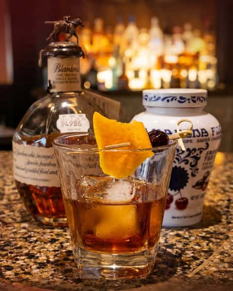Old Fashioned... smooth and serious. šš„
Grab a bar seat and order one tonight.
#steakstreet #hpmkt #highpoint #hpmarket