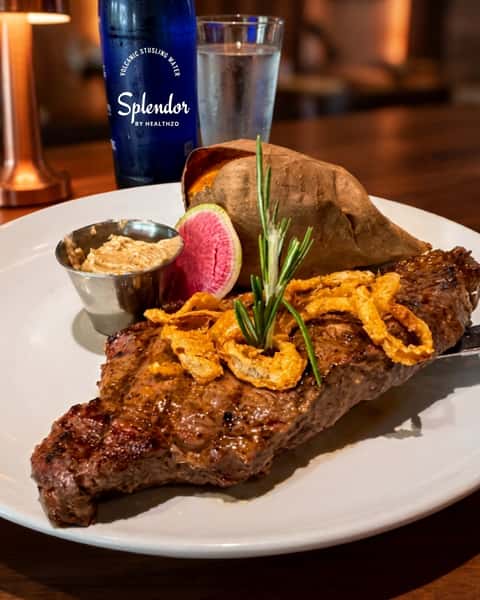 There's something undeniably special about a perfectly grilled NY Strip. š„©š„ This is an experience worth every bite. Book your table and taste the difference.
#steakstreet #hpmkt #highpoint #hpmarket