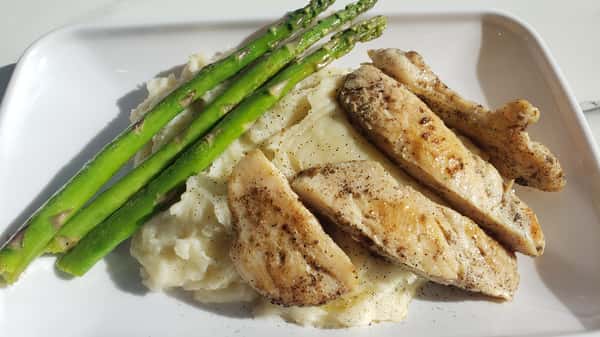 mashed potatoes with asparagus and chicken