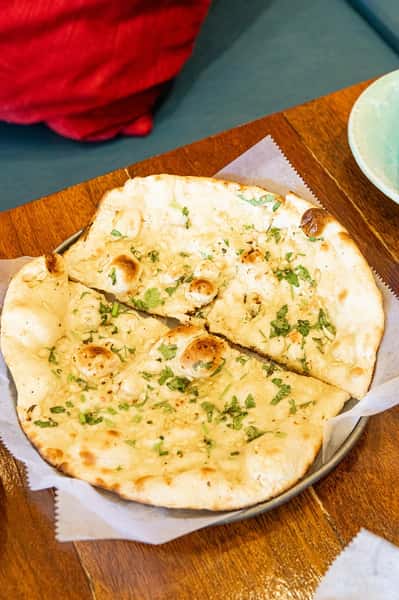 VEGAN GARLIC NAAN