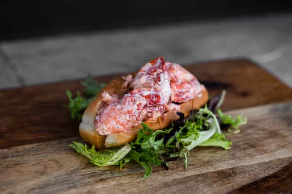 MAINE LOBSTER ROLL