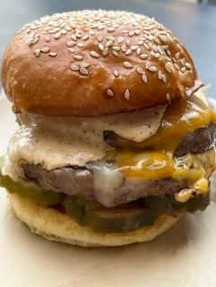 THE ULTIMATE CHEESEBURGER