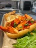 CONNECTICUT LOBSTER ROLL W/ FRIES