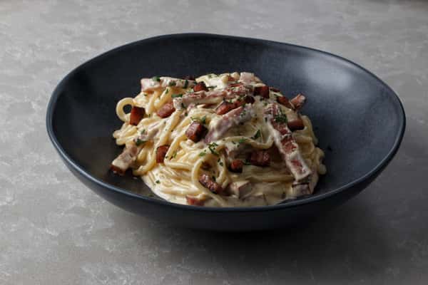 popmenu-mouth-watering-spaghetti-carbonara-with-creamy-sauce-and-cri-original.jpg