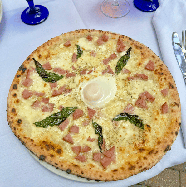 BREAKFAST PIZZA