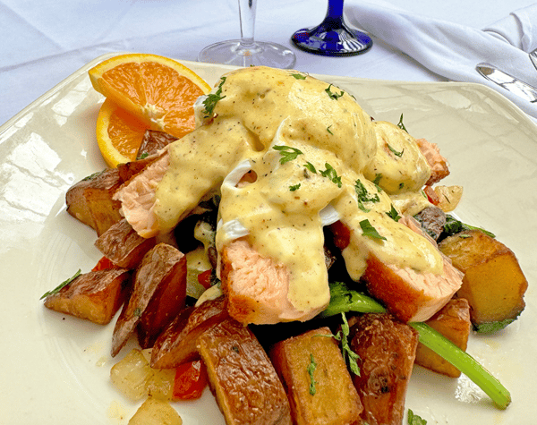 SMOKED SALMON BENEDICT