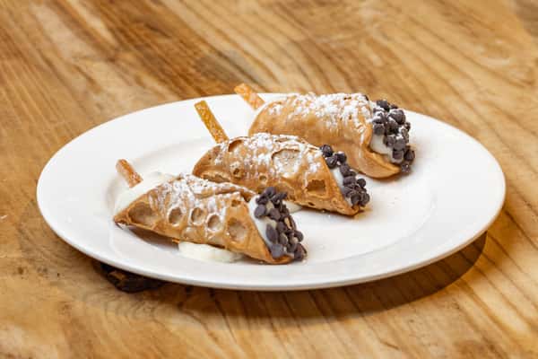Tre Mini Cannoli
