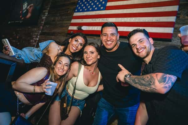 Saturday of Labor Day Weekend = LET'S GO! 🇺🇸🎶 Cold drinks, live music & Broadway nights await. 🍻