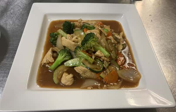 chicken with broccoli and vegetables