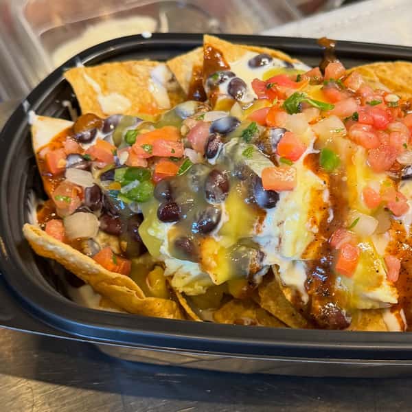 Late nights call for breakfast nachos.
Crisp chips, fresh eggs, queso and all the right fixin’s, packed up and ready to go.
When your morning calls for something snacky + substantial, Two Step Taqueria has you covered.
Order breakfast for pick-up and delivery through the link in bio.
#austineats #tacotok #nachos