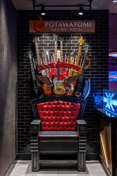 Potawatomi Carter Guitar Throne