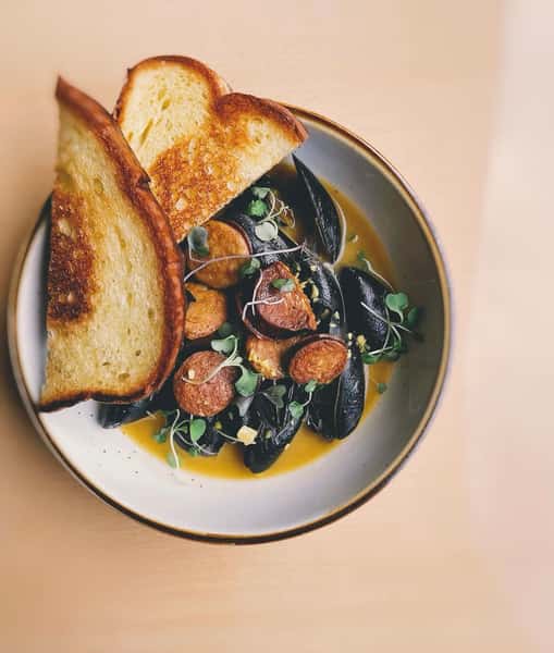 mussels with toasts