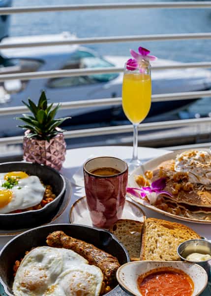 brunch yacht