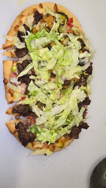Crispy sliced bread with lettuce topping