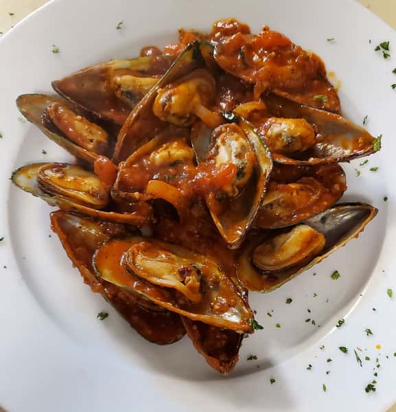 Mussels in red sauce