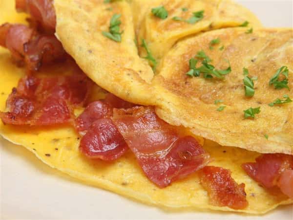 Omelet with diced bacon