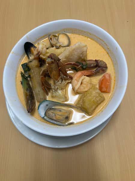 7 Seafood soup with coconut milk