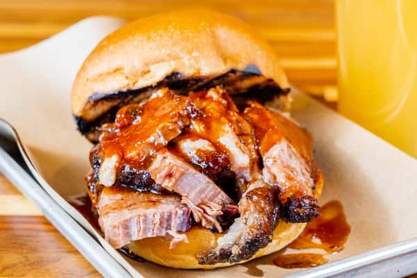 BRISKET SANDWICH & FF