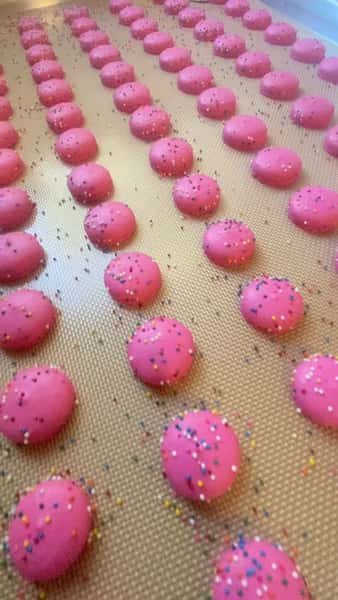 There’s nothing quite like seeing a custom macaron order come together!

Have something special coming up? Tell us what you have in mind, and let’s make it sweet. ❤️