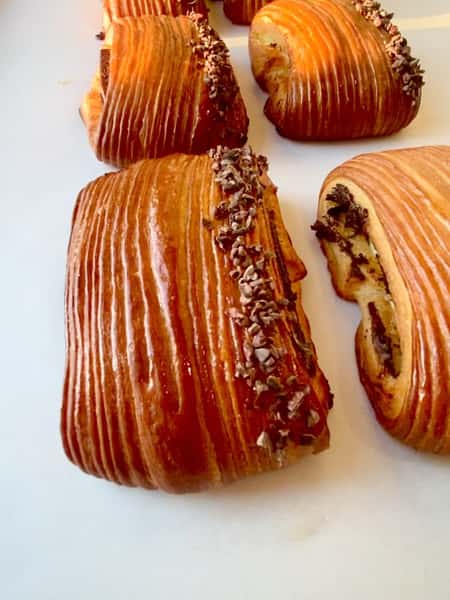 What a beautiful day! ☀️ Come by and treat yourself to our weekend specials, baked fresh and ready for you. ❤️

🍫 Pain Suisse — flaky layers filled with crème pâtissière and chocolate, finished with a sprinkle of cacao nibs.

🌶️ Hatch Chile Cheddar Twists — made with our buttery croissant dough, sharp cheddar cheese, and slices of Hatch chile peppers. Savory, cheesy, and delicious!

🍓 Strawberry Trifle Cake — strawberry cake layered with strawberry buttercream and strawberry jam, then garnished with fresh strawberries. Perfect for sharing… or not! 

Available today while they last. Come on by—we can’t wait to see you!