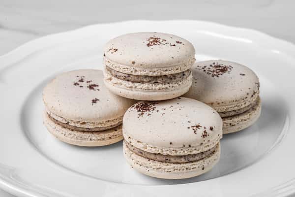 Cookies And Cream Macaron