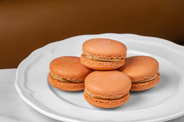 Cinnamon Bun Macaron