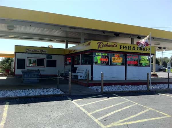 Entrance of Richards Fish and Crabs