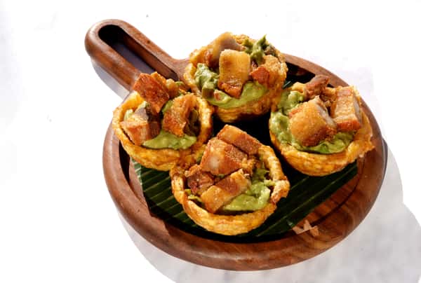 Canasticas Rellenas de Chicharron y Guacamole