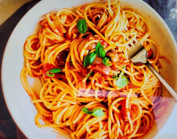 Spaghetti Marinara (Spaghetti with Marinara Sauce)