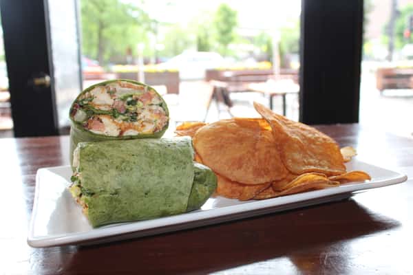 salad wrap with chips