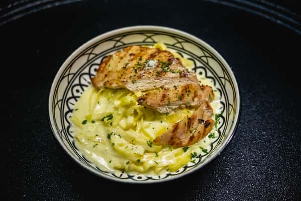 Tagliatelle Alfredo (Shown with Chicken)