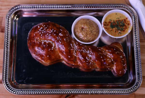 Big Ed's Pretzel & Beer Cheese Sauce